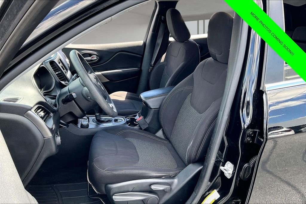 Used 2019 Jeep Cherokee Latitude w/ Popular Appearance Group AWD/4WD image 25