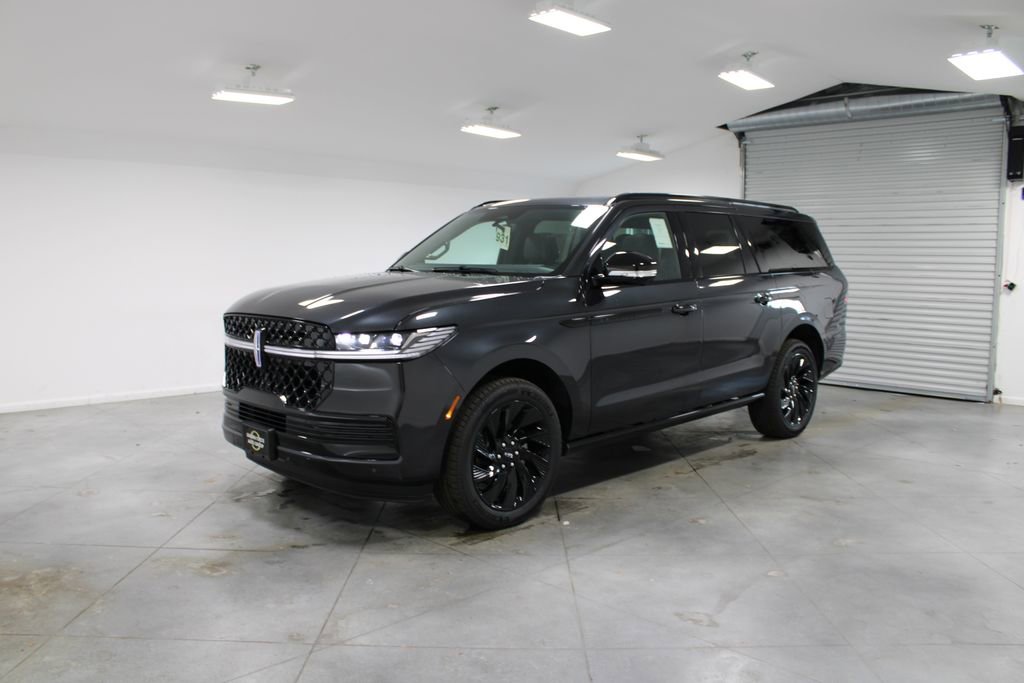 New 2026 Lincoln Navigator L Reserve w/ Jet Appearance Package AWD/4WD video 3