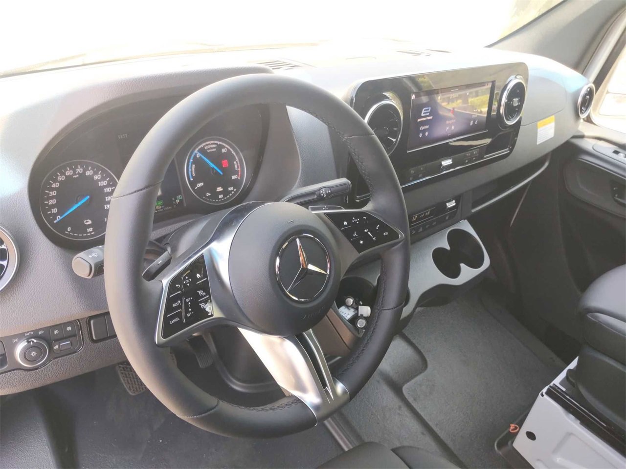 New 2024 Mercedes-Benz eSprinter 170 Cargo image 5