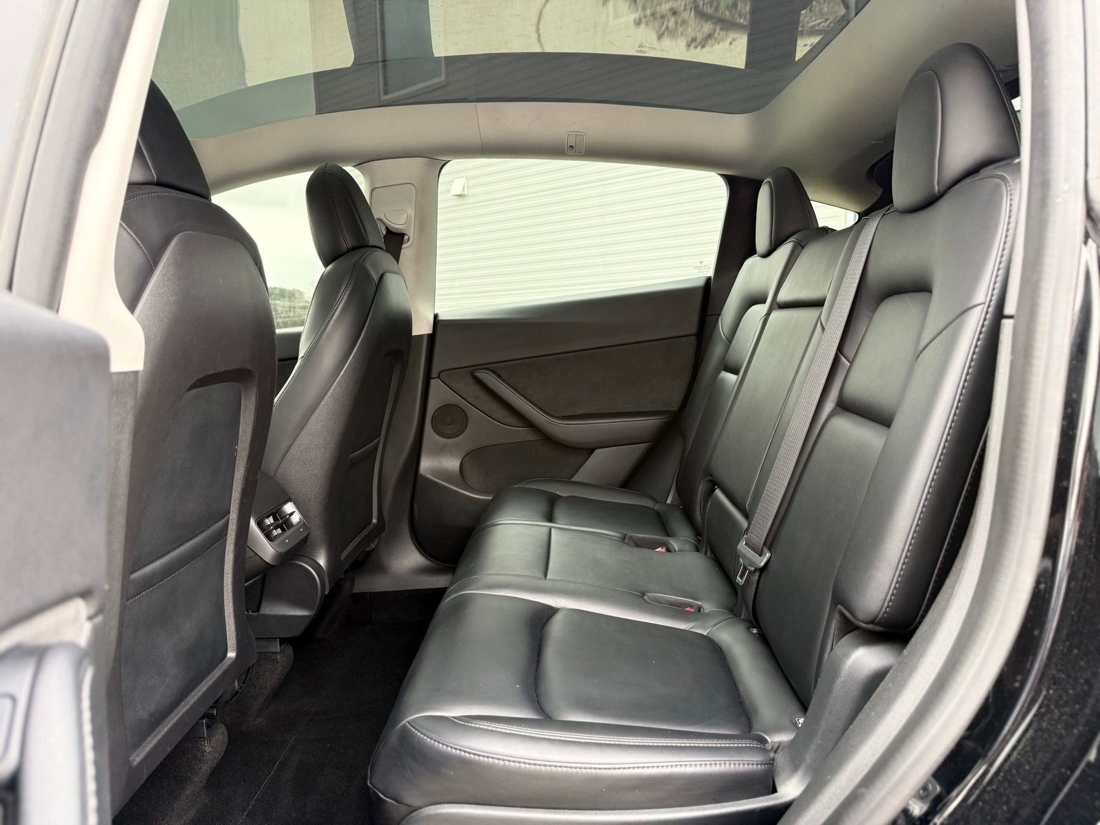 Used 2022 Tesla Model Y Long Range image 23