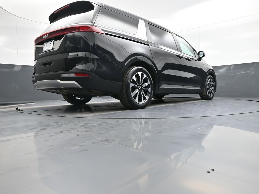 Used 2023 Kia Carnival EX image 30