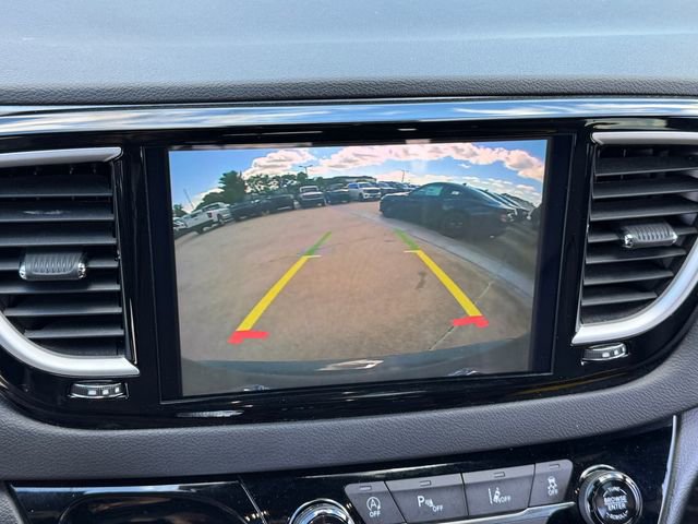 Used 2025 Chrysler Pacifica Select FWD image 27