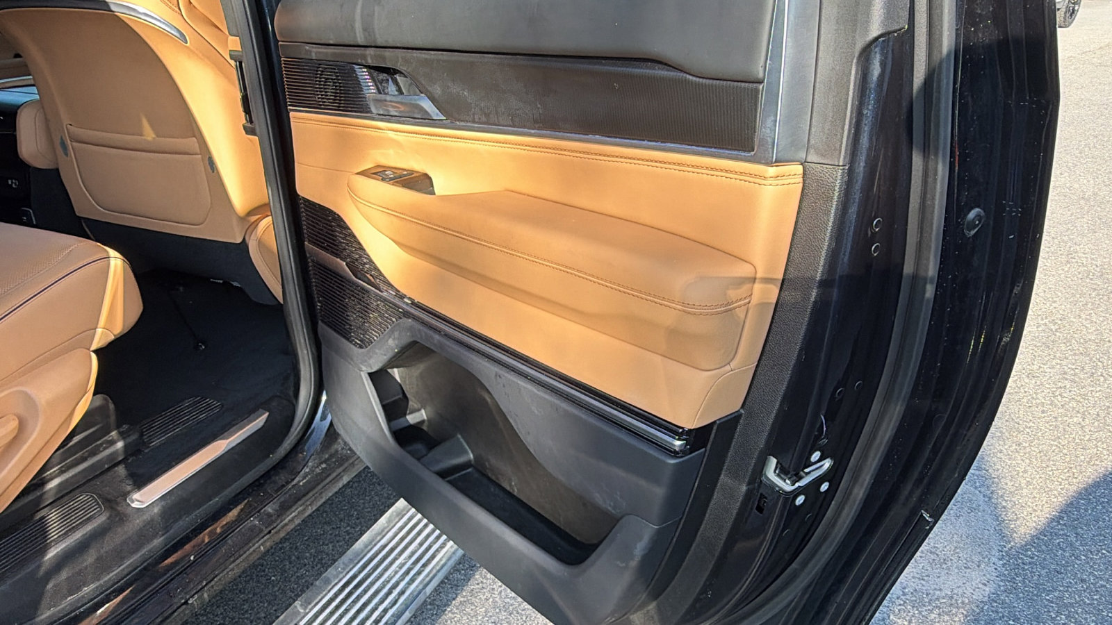 Used 2025 Jeep Grand Wagoneer L Series III w/ Quick Order Packagew 28T AWD/4WD image 21