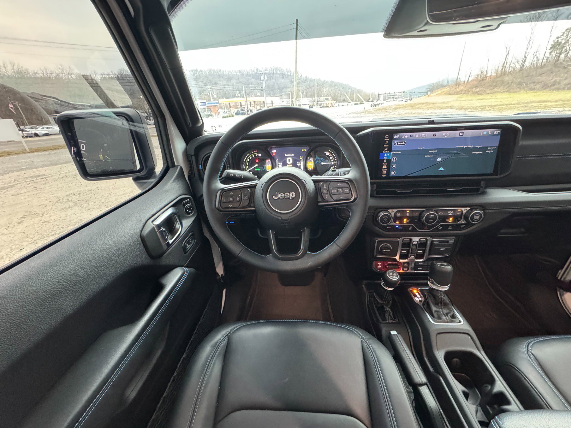 Used 2025 Jeep Wrangler Unlimited Rubicon 4xe image 40