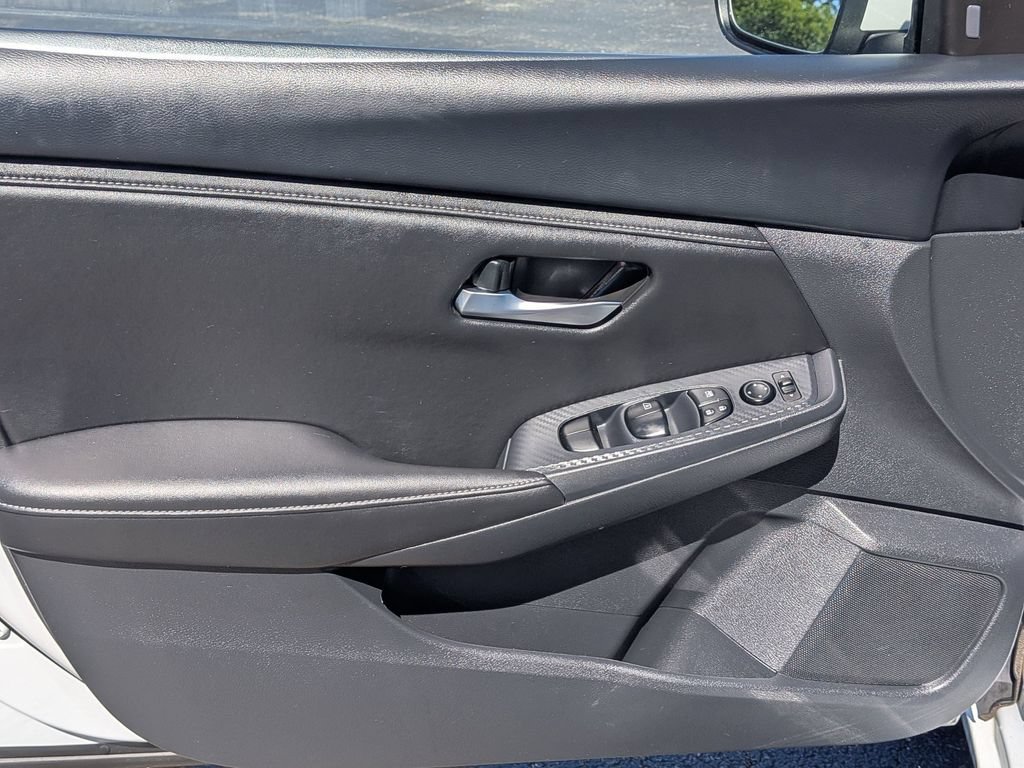 Used 2025 Nissan Sentra SV FWD image 9
