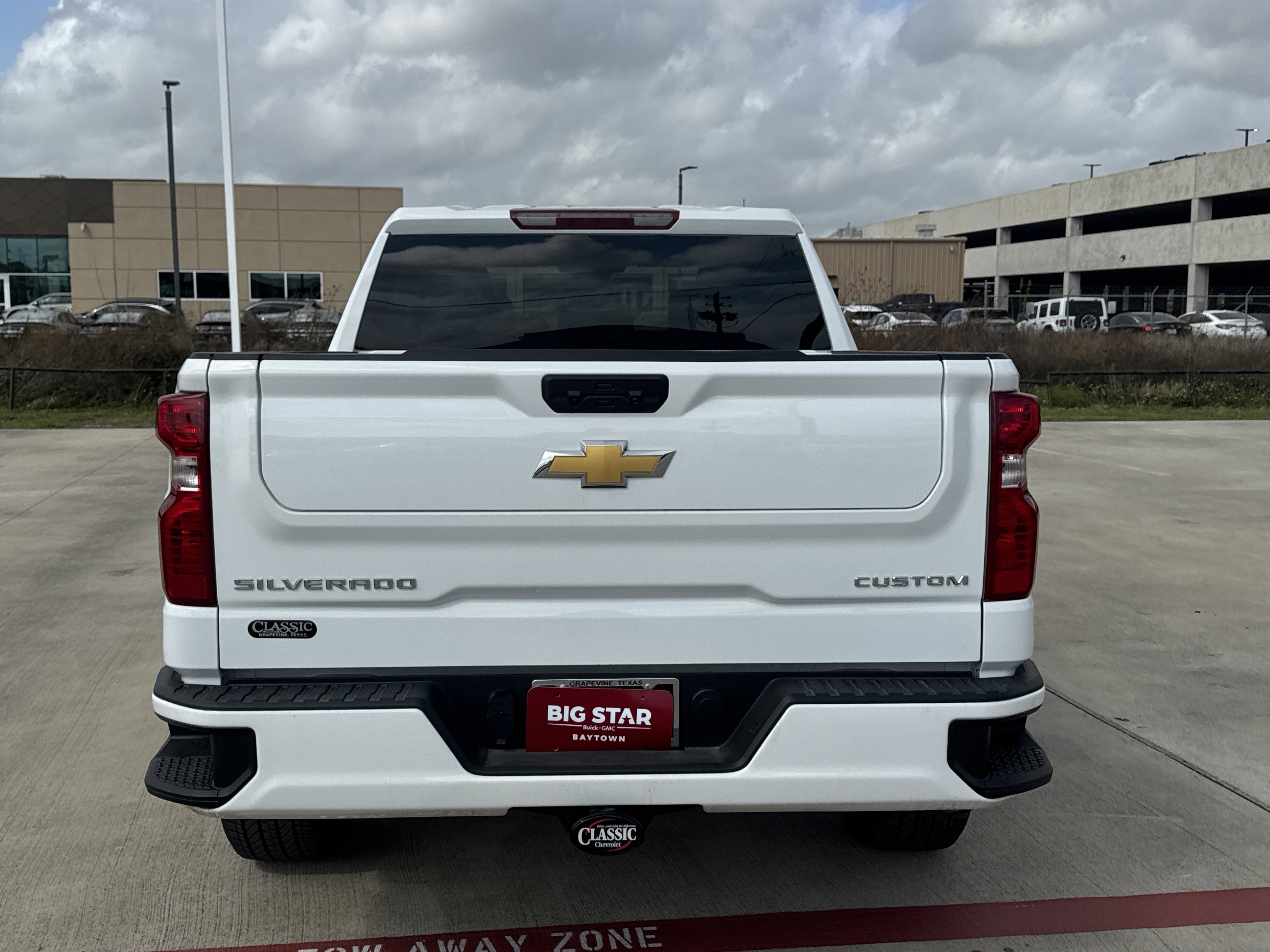 Used 2025 Chevrolet Silverado 1500 Custom image 11