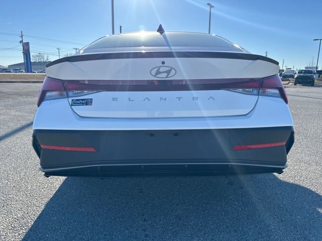 Used 2025 Hyundai Elantra Sport image 5