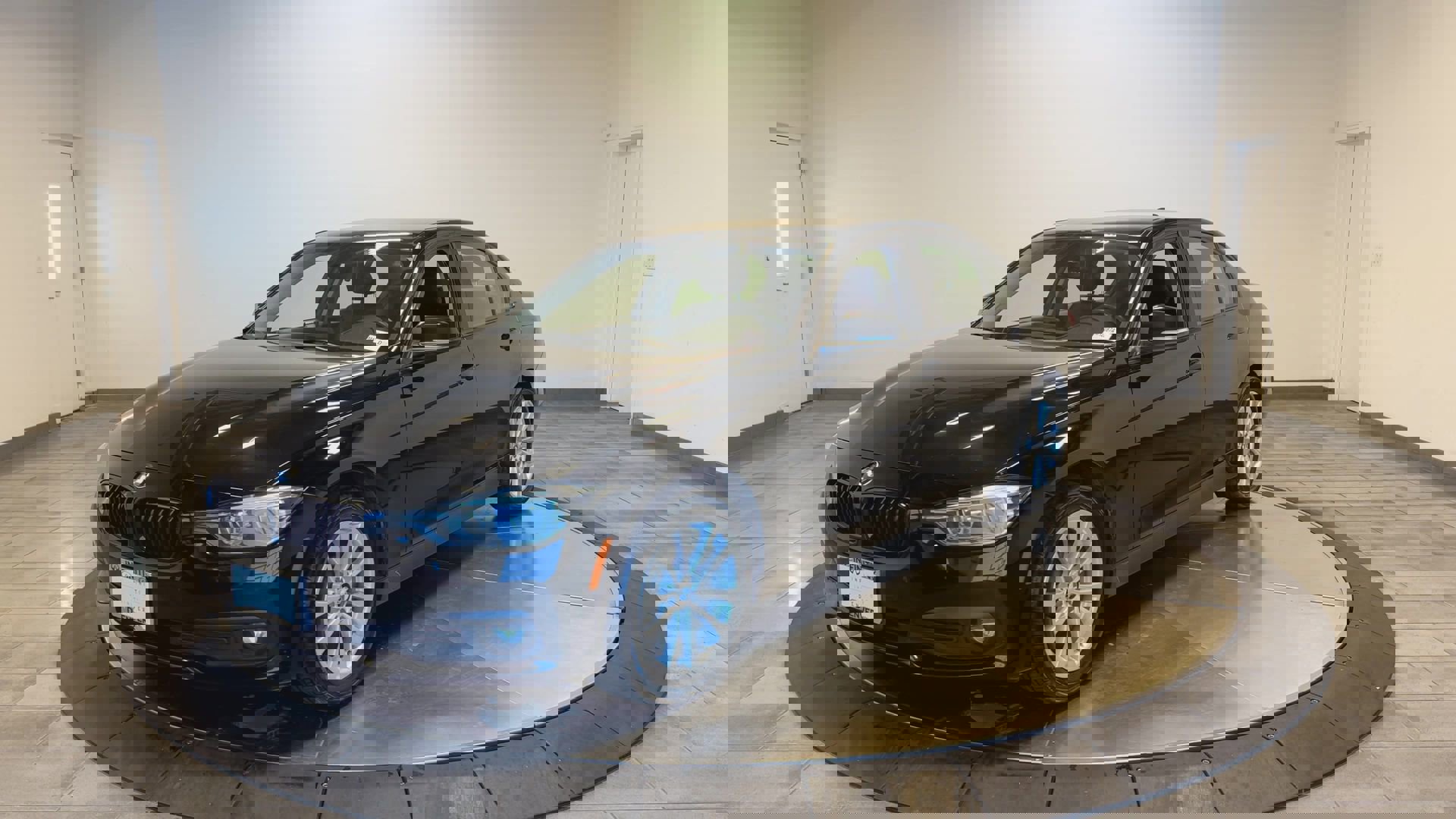 Used 2018 BMW 320i xDrive Sedan image 4