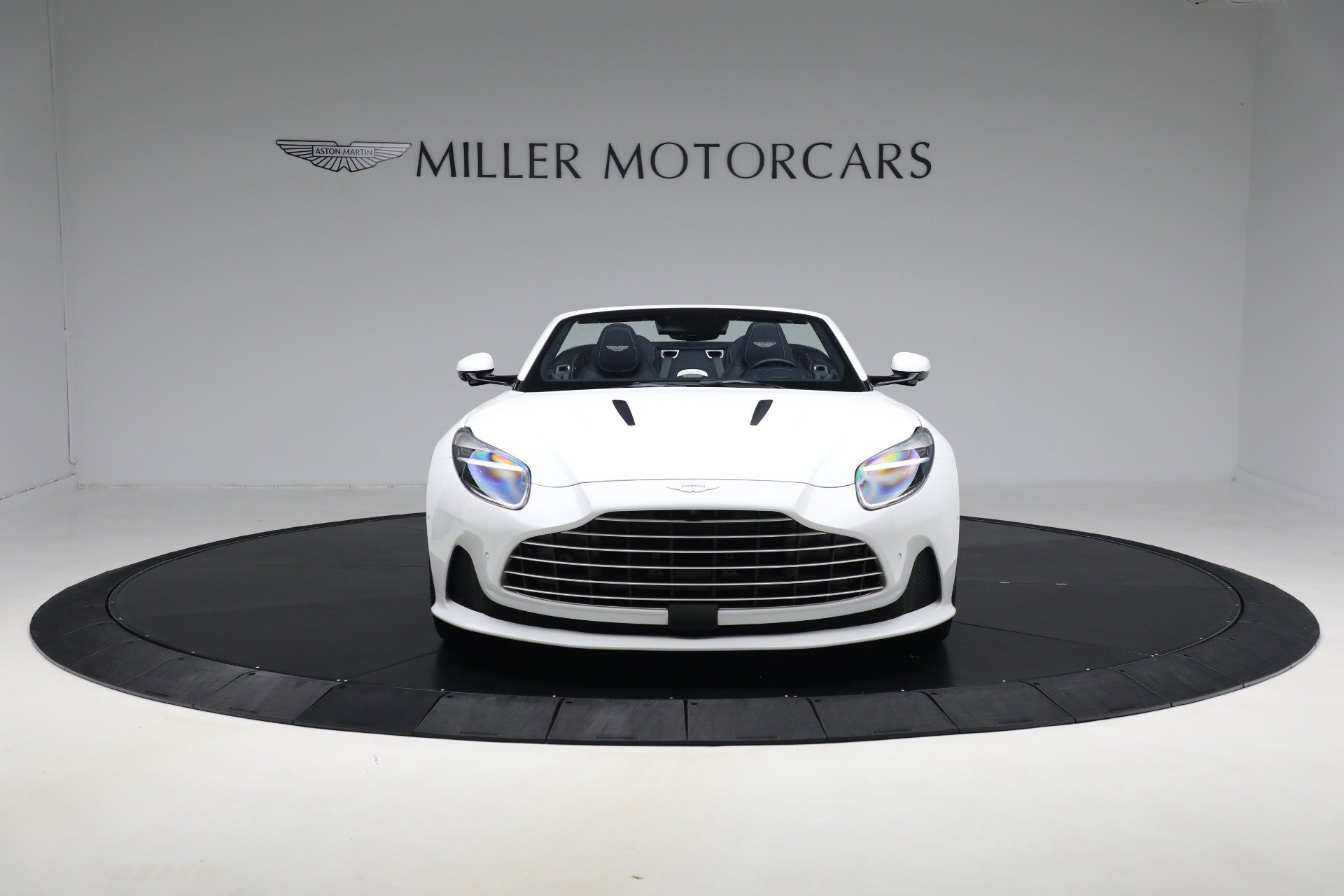 Used 2024 Aston Martin DB12 Convertible image 23
