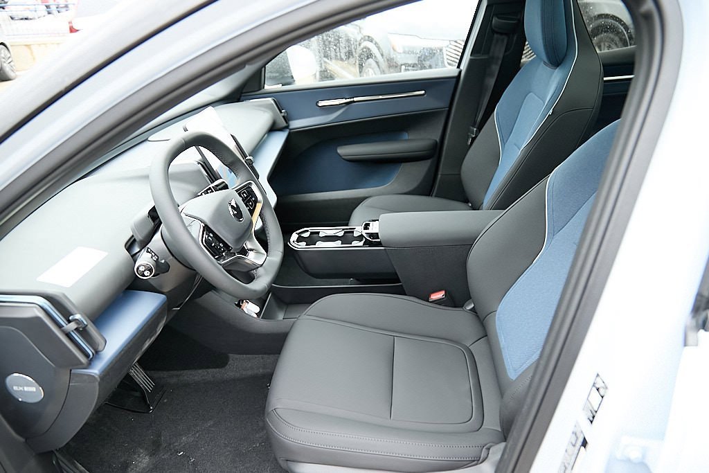 New 2026 Volvo EX30 Cross Country Ultra image 14