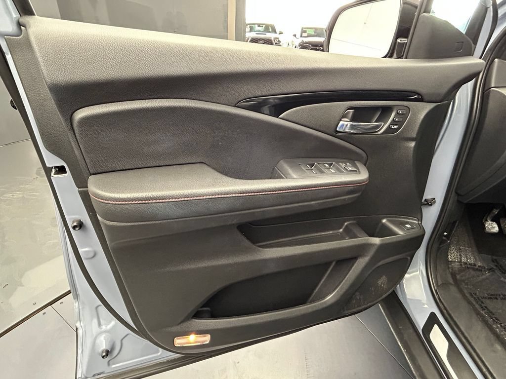 Used 2024 Honda Ridgeline Black Edition image 11