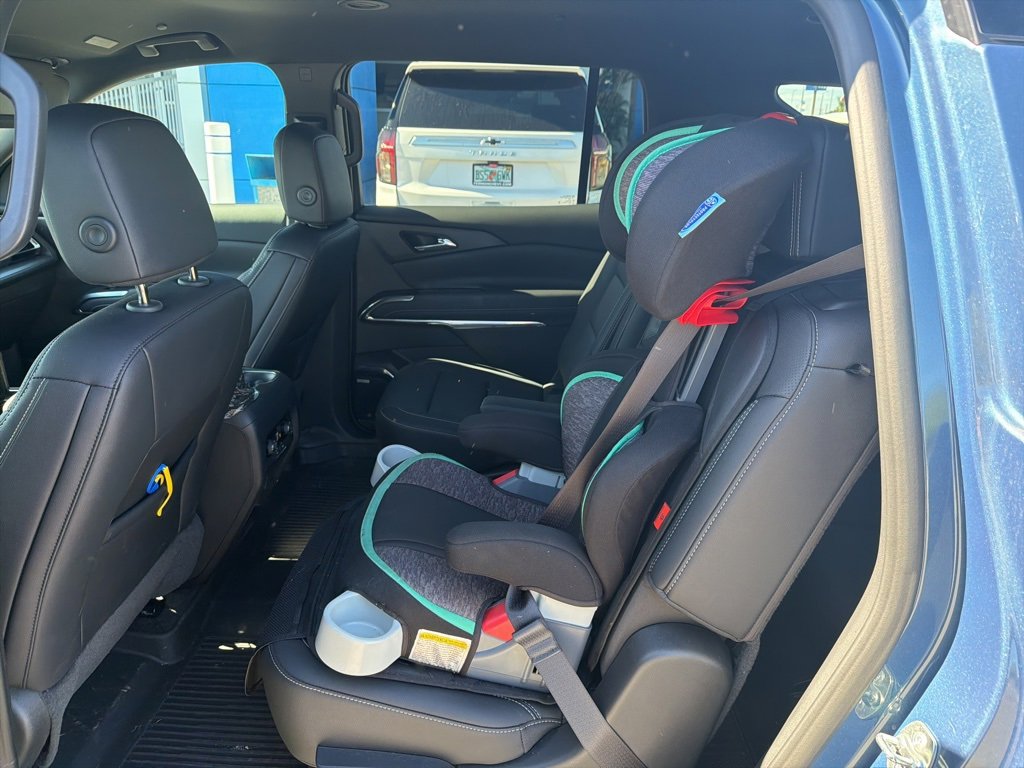 Used 2025 Chevrolet Traverse LT w/ Enhanced Driving Package image 18