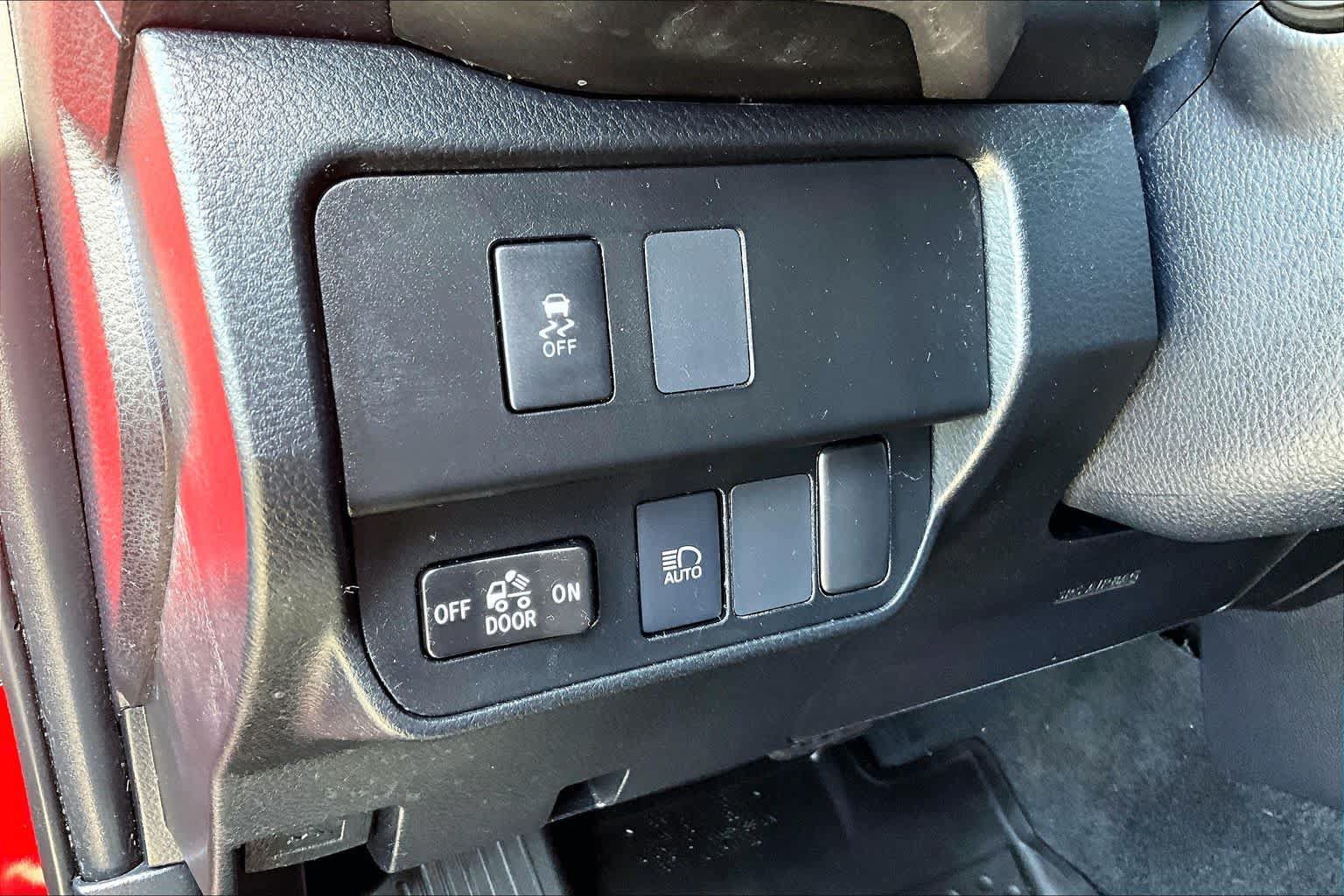 Certified 2020 Toyota Tacoma SR5 AWD/4WD image 30