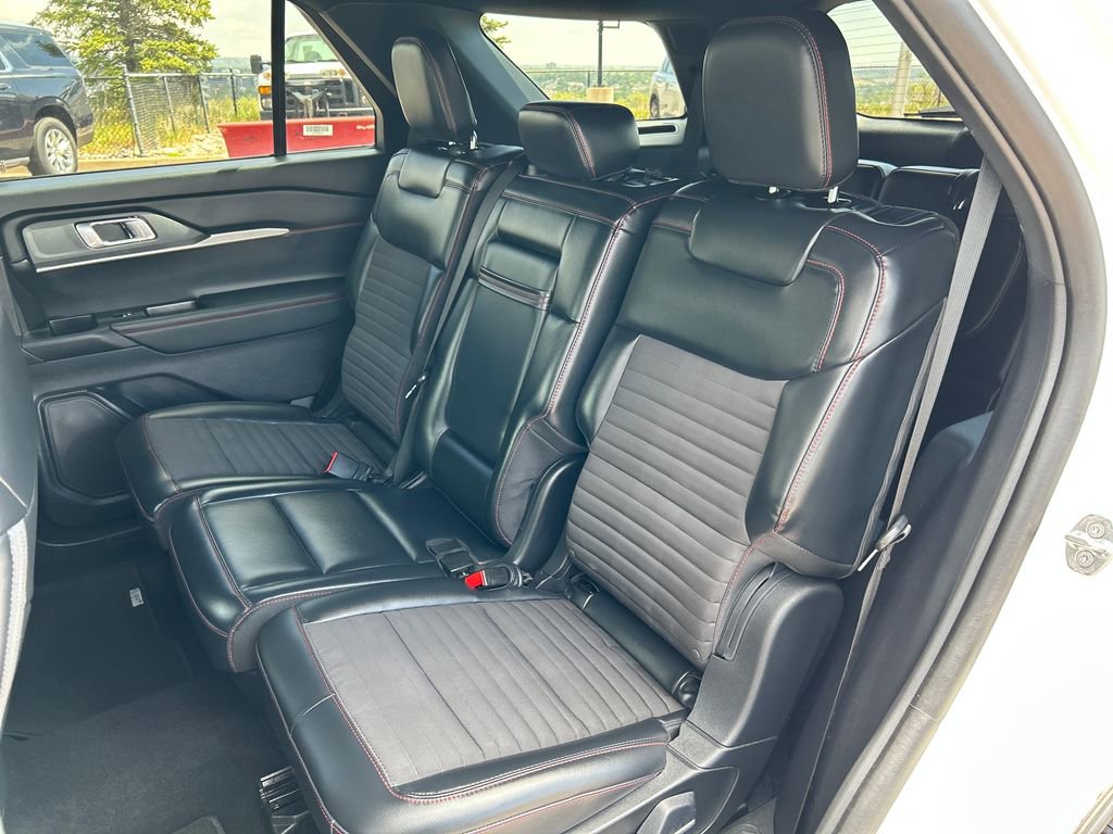 Used 2025 Ford Explorer ST-Line w/ ST-Line Street Pack AWD/4WD image 20