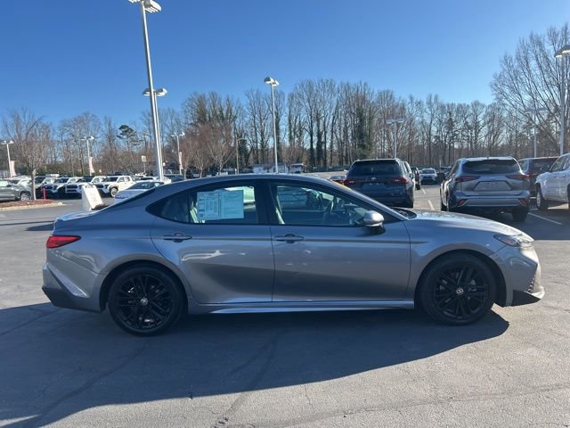 Used 2025 Toyota Camry SE image 4