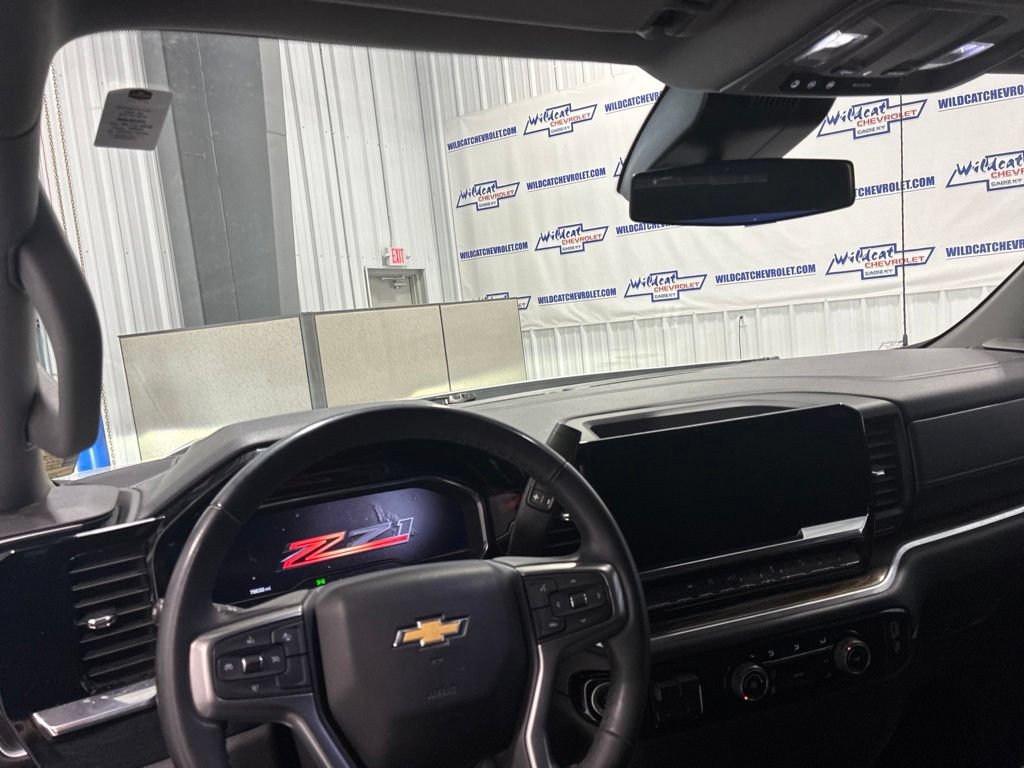 Used 2025 Chevrolet Silverado 1500 LT AWD/4WD image 2