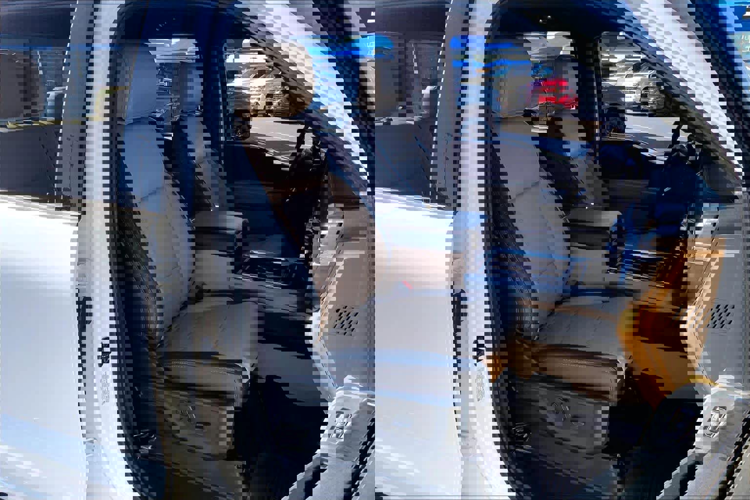 Used 2025 Ford F350 Lariat image 9