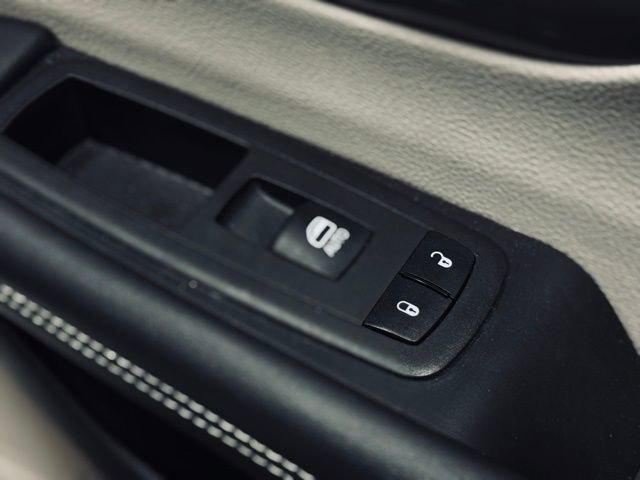 Used 2024 Chrysler Pacifica Touring-L image 14