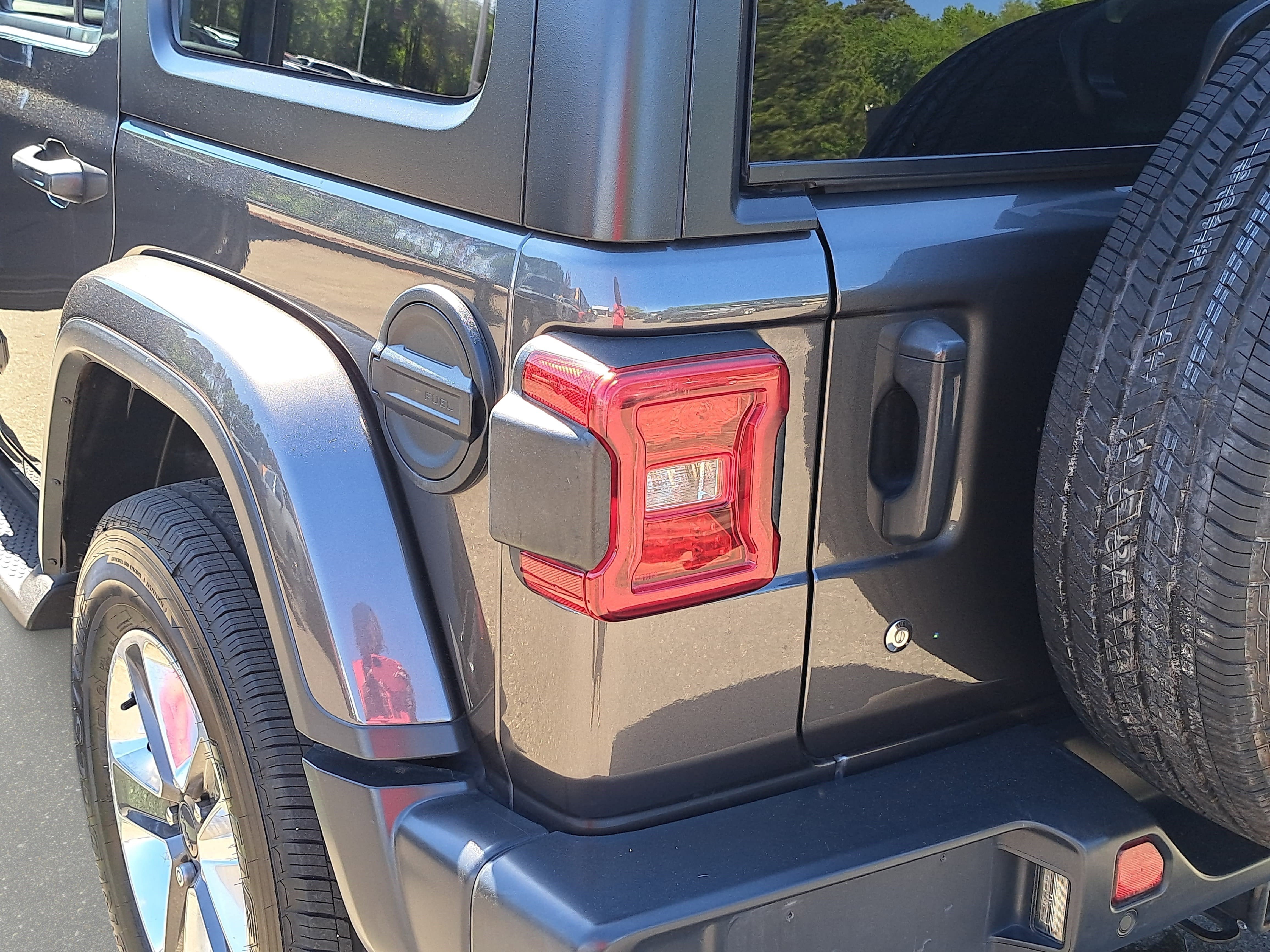 Used 2018 Jeep Wrangler Unlimited Sahara w/ Dual Top Group image 32