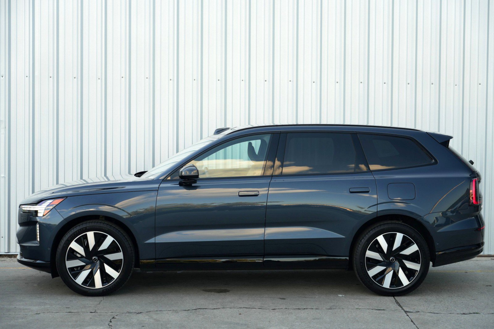 Used 2025 Volvo EX90 Ultra image 9