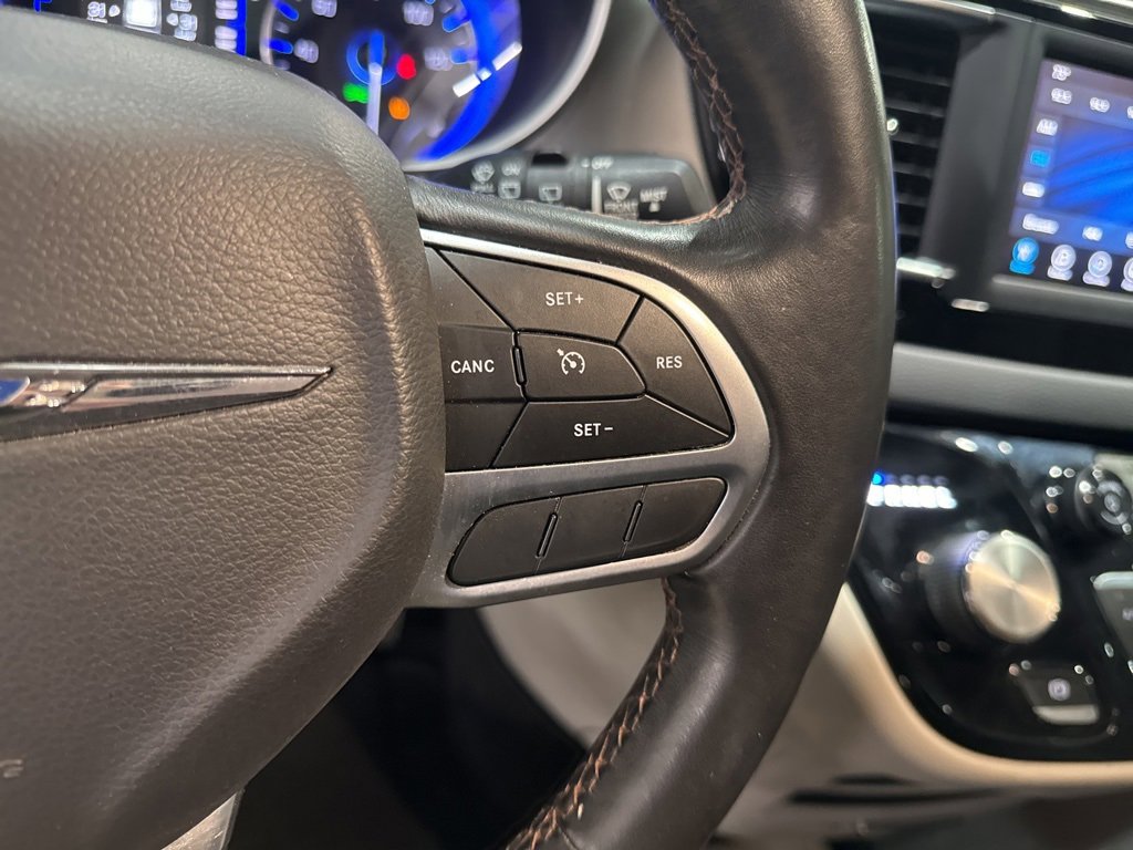 Used 2020 Chrysler Pacifica Touring-L image 21