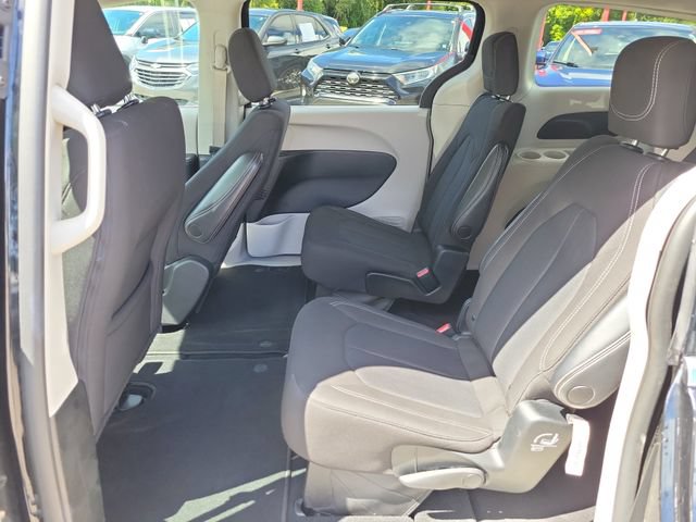 Used 2023 Chrysler Voyager LX FWD image 12