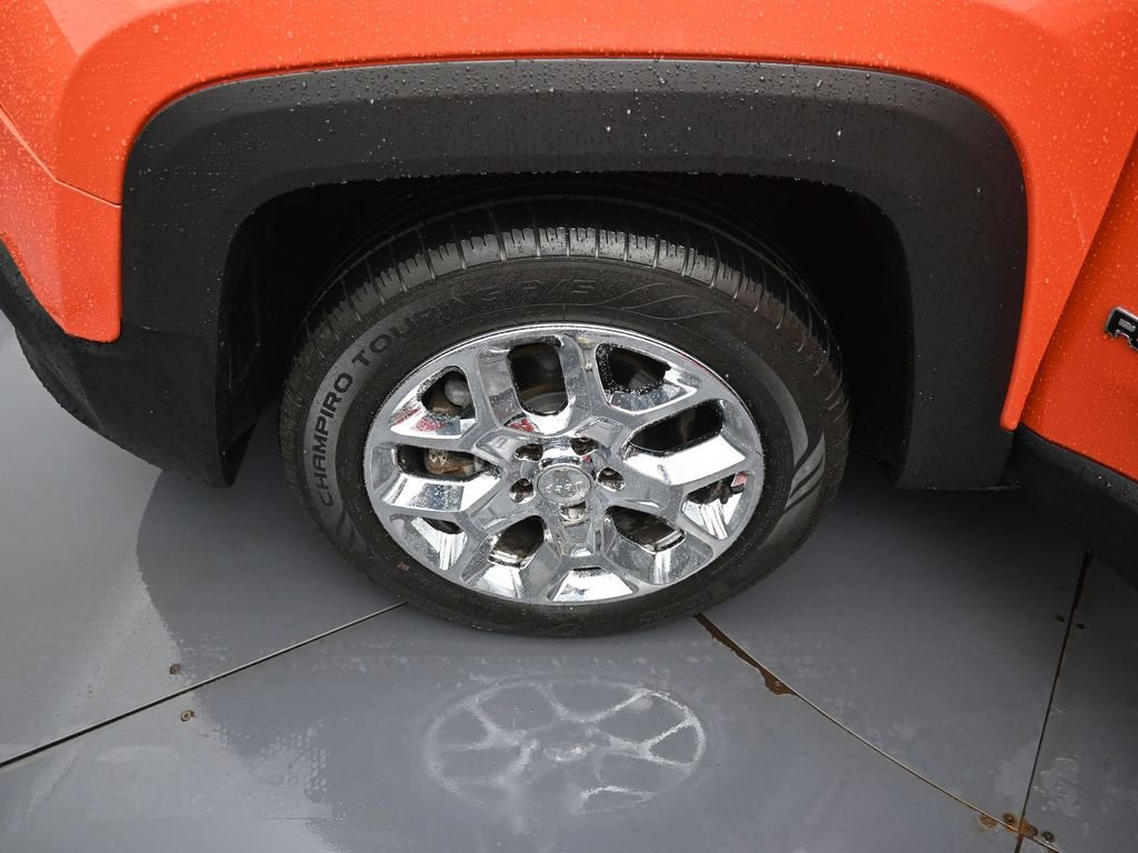 Used 2015 Jeep Renegade Latitude w/ Popular Equipment Group FWD image 31