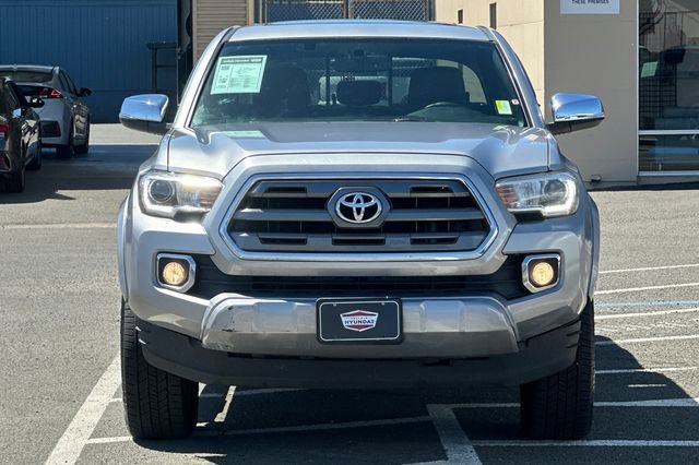 Used 2017 Toyota Tacoma Limited image 12
