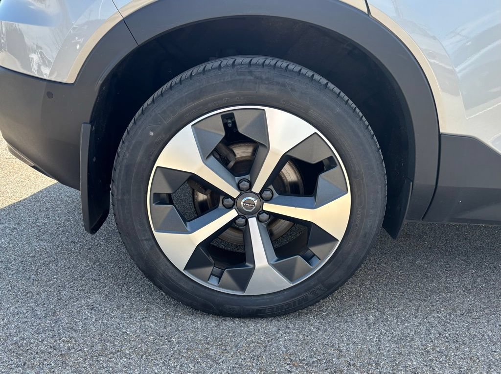 Certified 2023 Volvo XC40 B5 Plus w/ Driver Assist Package AWD/4WD image 34