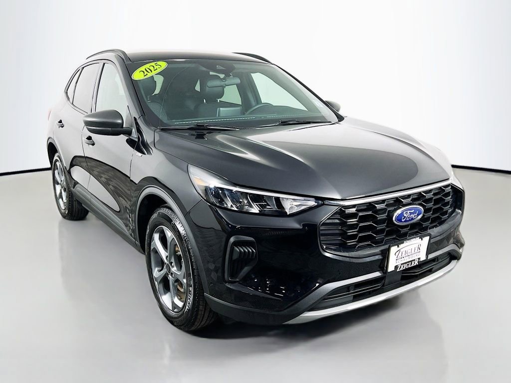 Used 2025 Ford Escape ST-Line image 3