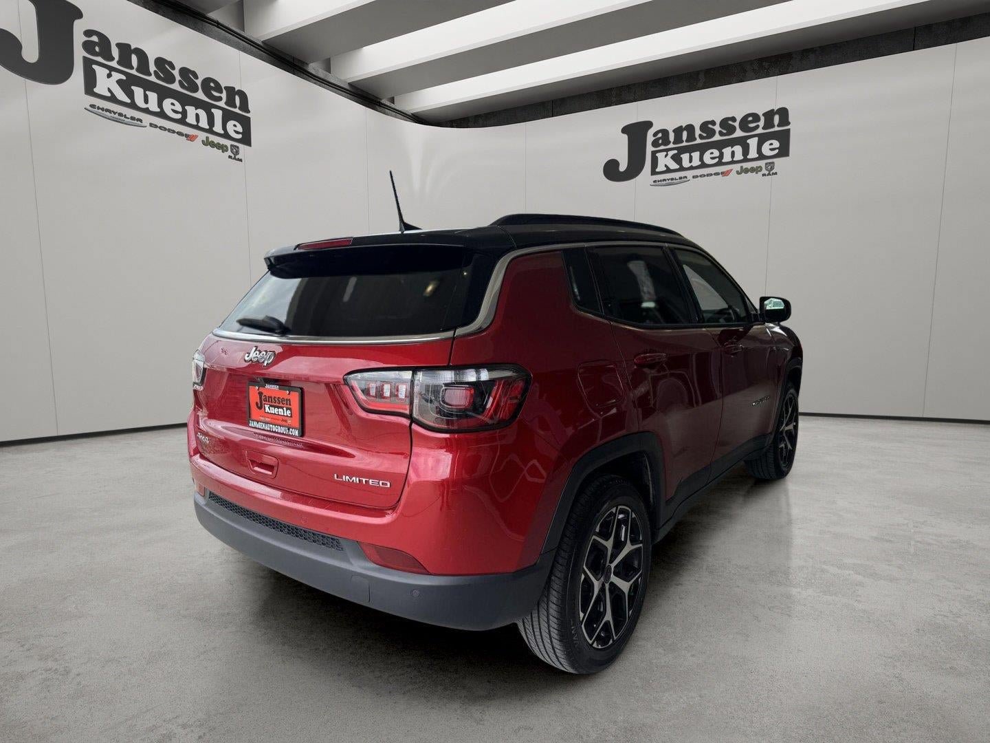 Used 2025 Jeep Compass Limited AWD/4WD image 3