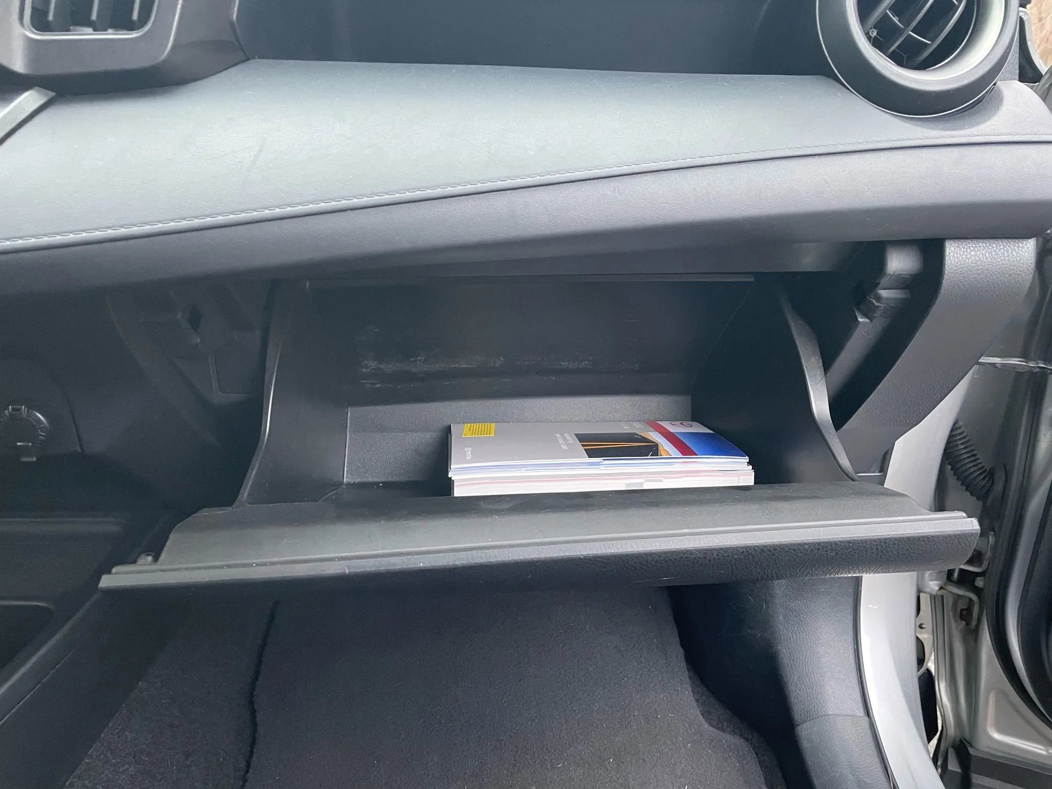 Used 2018 Toyota RAV4 LE w/ Carpet Mat Package image 31