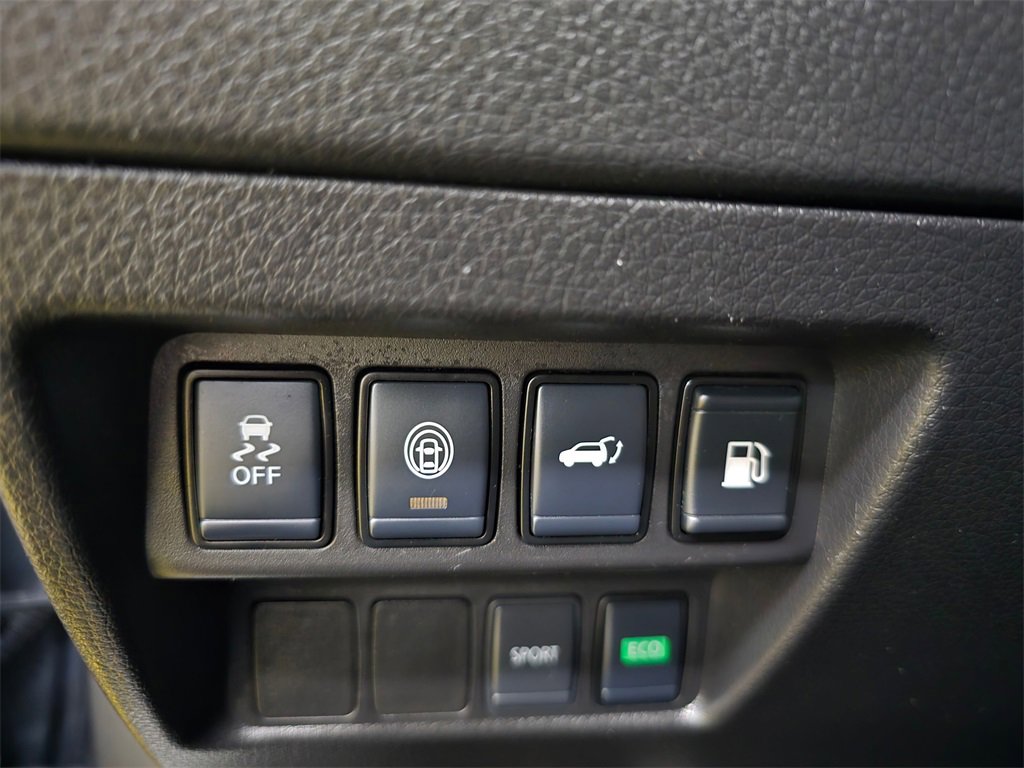 Used 2020 Nissan Rogue SV image 25