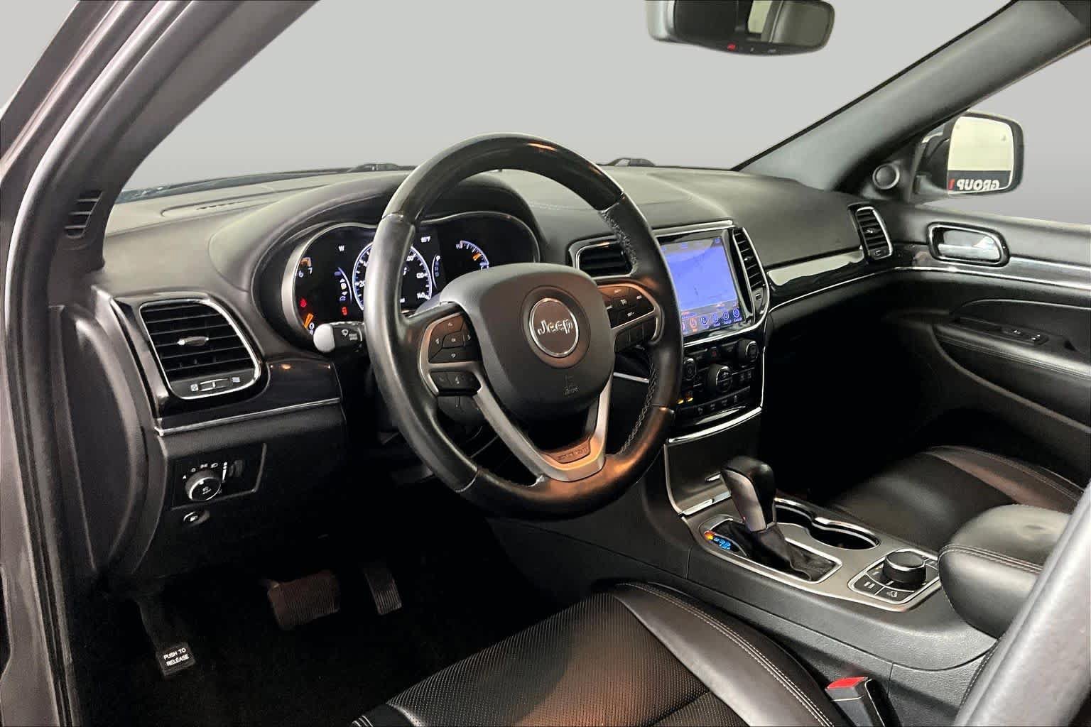 Used 2020 Jeep Grand Cherokee Overland AWD/4WD image 17