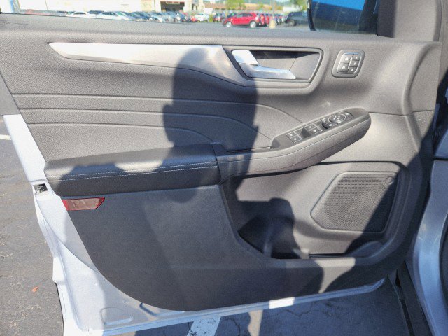 Used 2022 Ford Escape Titanium w/ Class II Trailer Tow Package image 32