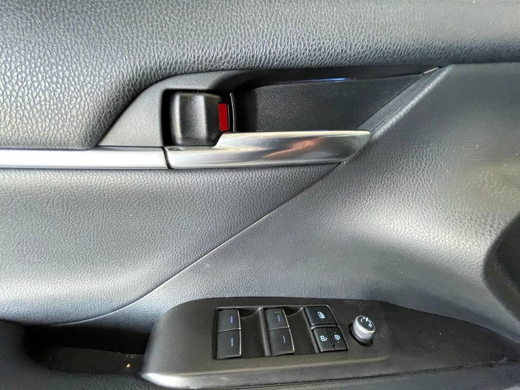 Used 2022 Toyota Camry XSE FWD image 12