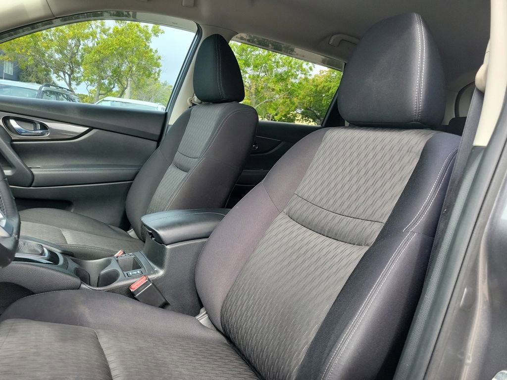 Certified 2020 Nissan Rogue SV FWD image 22