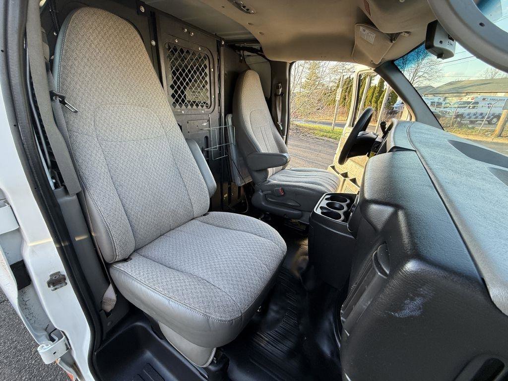 Used 2014 GMC Savana 1500 AWD image 17