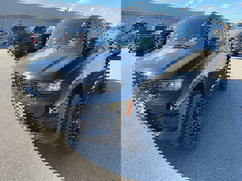 New 2025 Jeep Grand Cherokee Altitude image 3