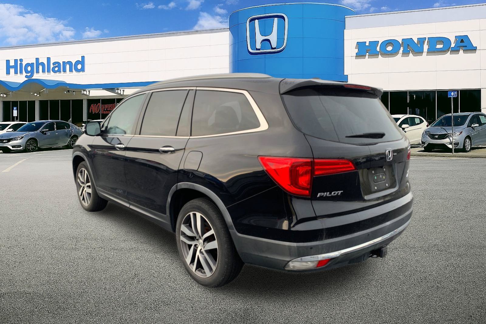 Used 2016 Honda Pilot Elite image 3