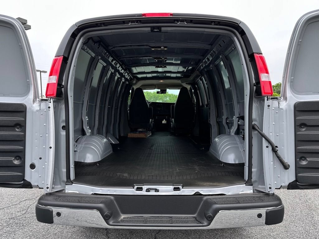New 2026 GMC Savana 2500 Extended w/ Driver Convenience Package RWD image 21