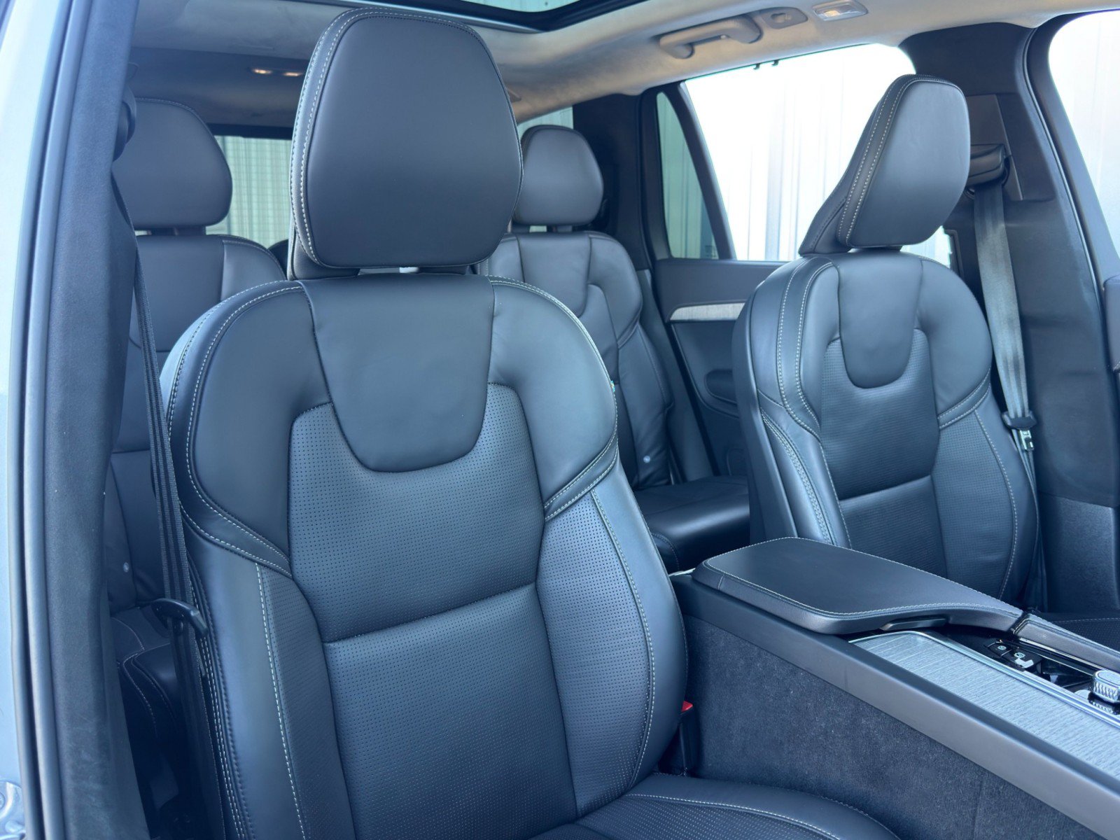 Used 2024 Volvo XC90 B6 Ultimate w/ Lounge Package AWD/4WD image 35
