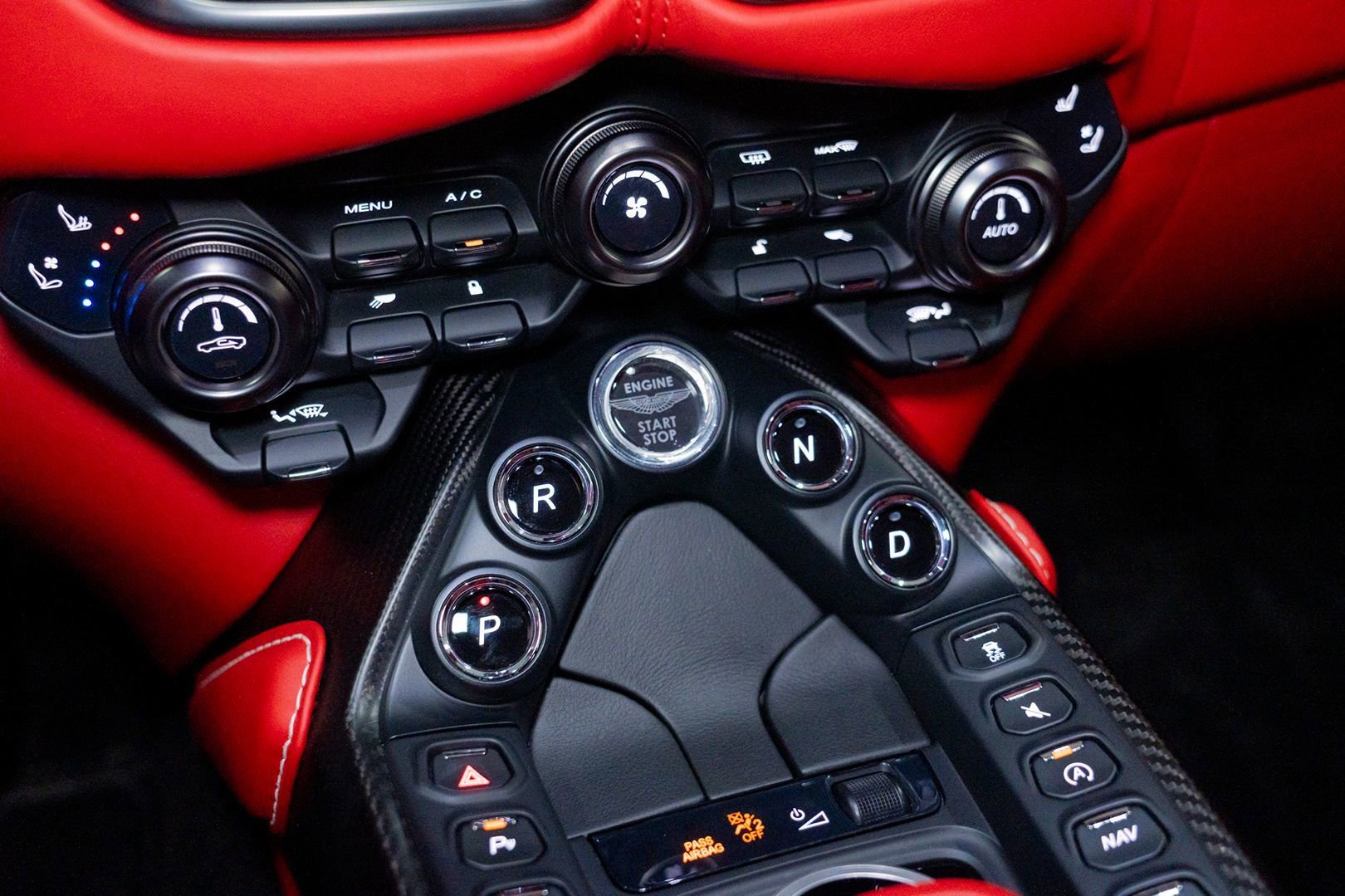 Used 2019 Aston Martin V8 Vantage Coupe image 45