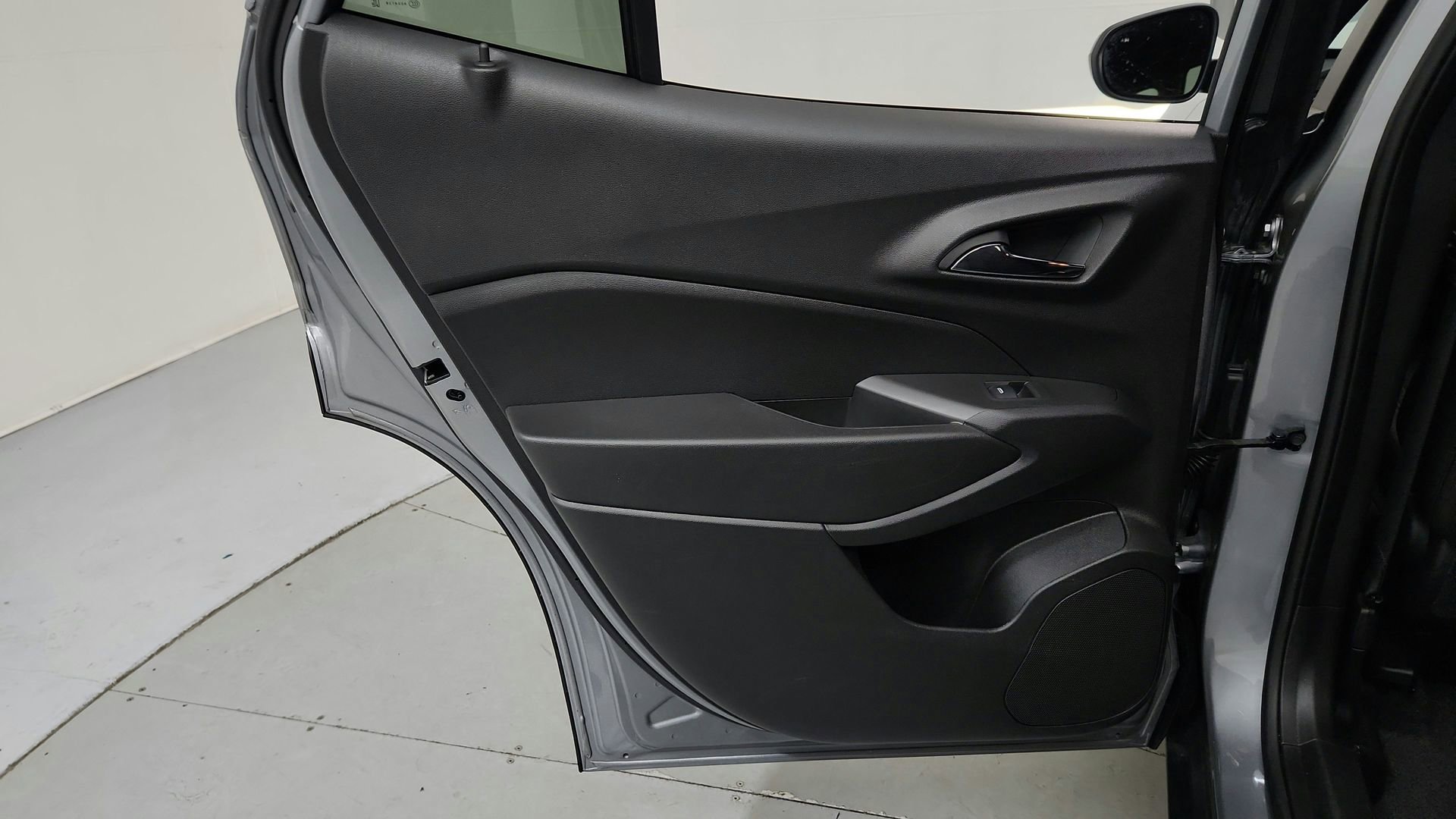 Certified 2025 Chevrolet Trax RS w/ Driver Confidence Package image 17