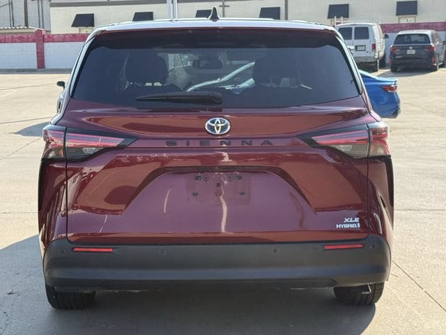 Used 2022 Toyota Sienna XLE FWD image 5