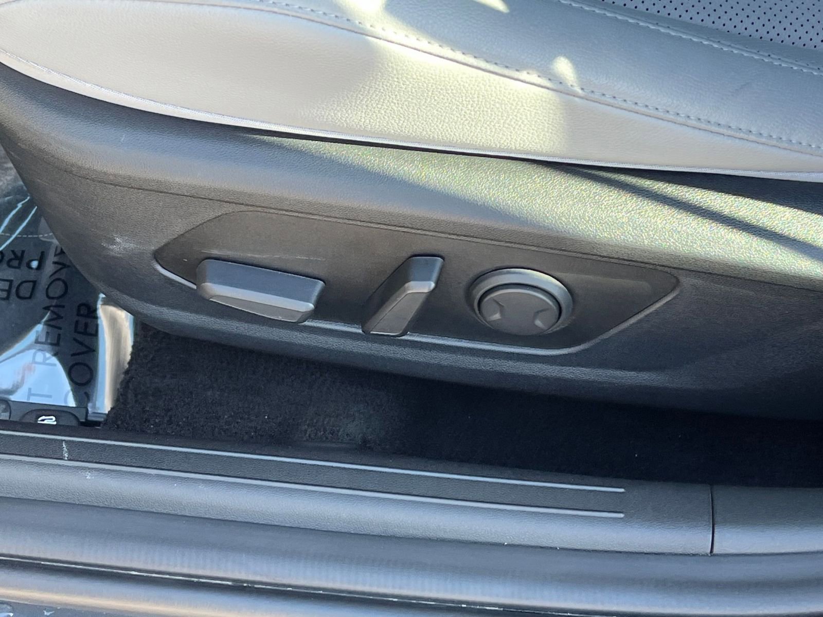 Used 2025 Hyundai Elantra Limited image 23