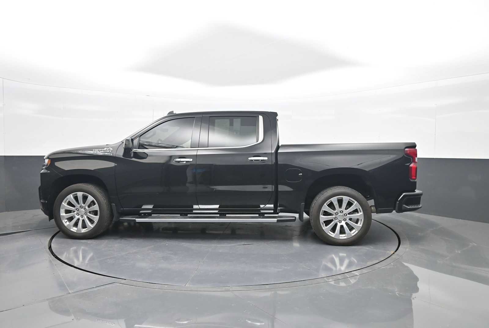 Used 2021 Chevrolet Silverado 1500 High Country w/ Technology Package AWD/4WD image 5