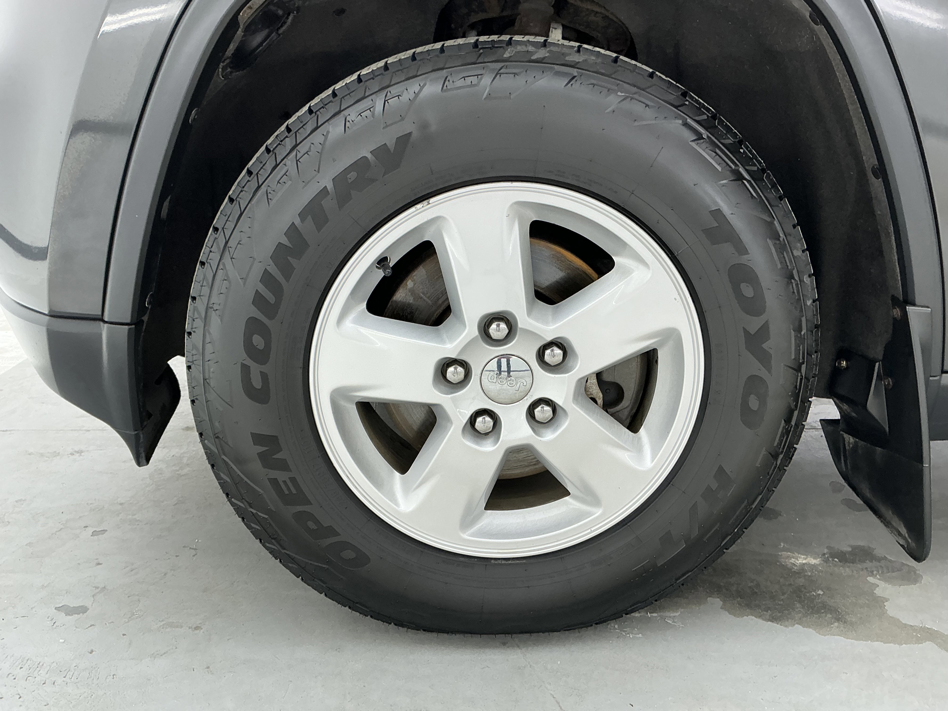 Used 2011 Jeep Grand Cherokee Laredo w/ Security & Convenience Group image 17