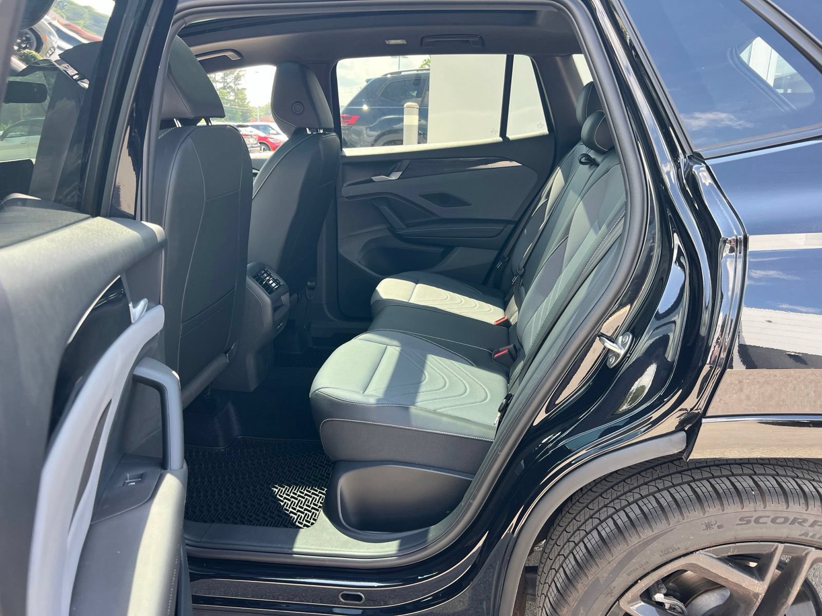 Certified 2026 Volkswagen Tiguan SE R-Line FWD image 28