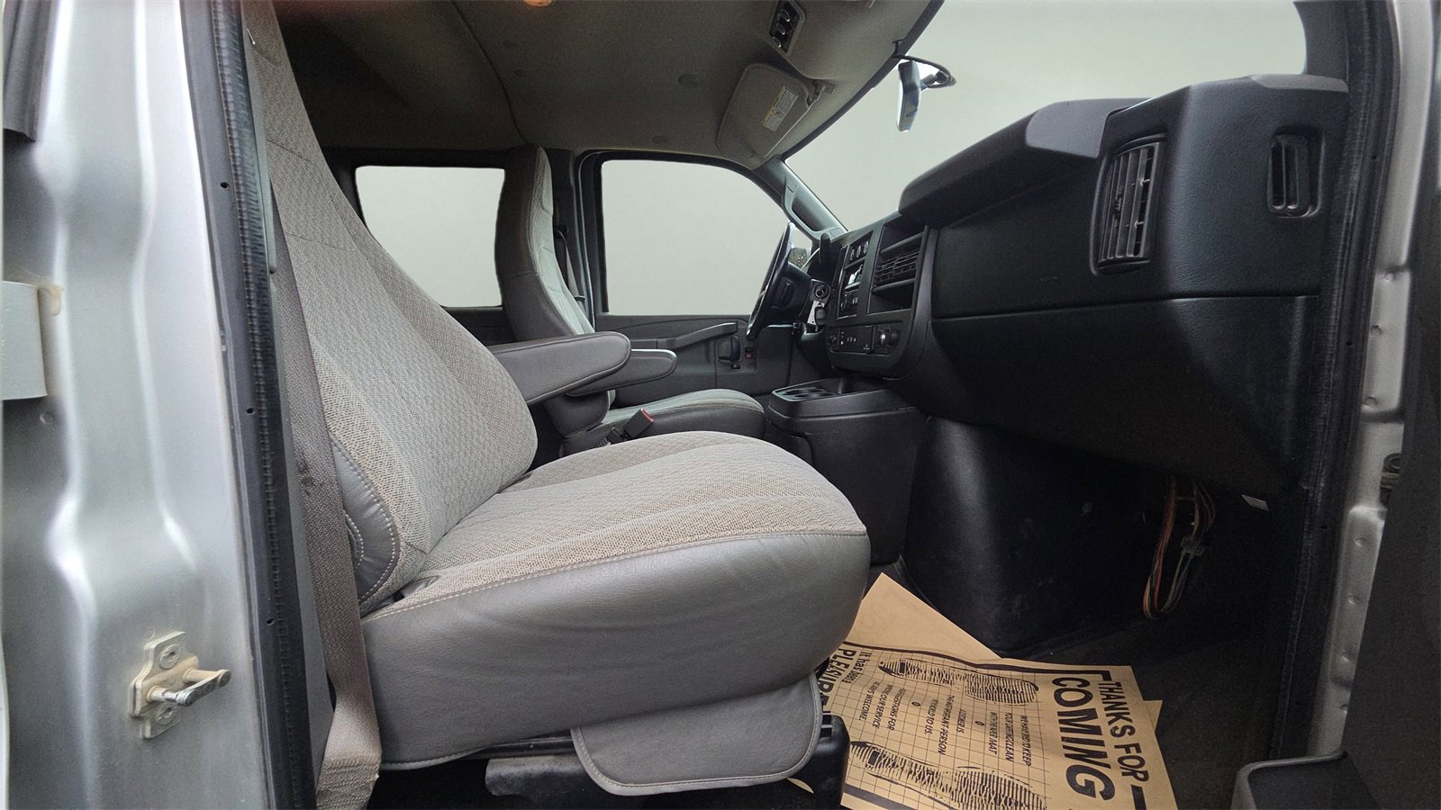 Used 2017 Chevrolet Express 3500 LT w/ LT Preferred Equipment Group image 13